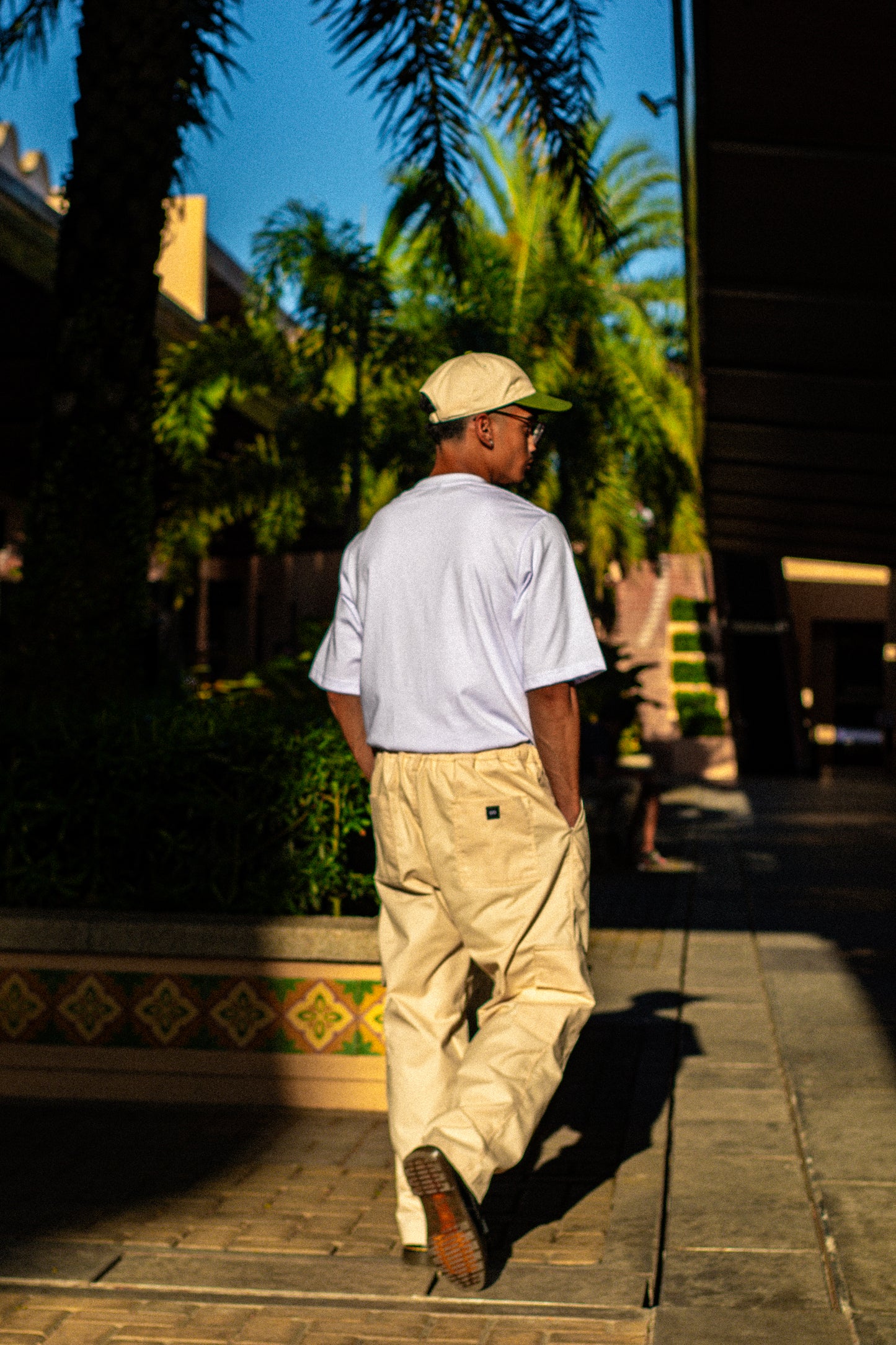 work trousers | utility hexa-pockets | hybrid belt-loop | loose-fit | classic twill | crème