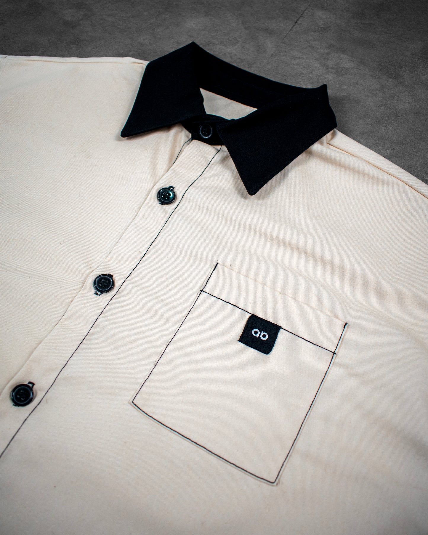 cropped polo shirt | button-down | drop shoulder | dual-tone and box fit | classic twill | crème
