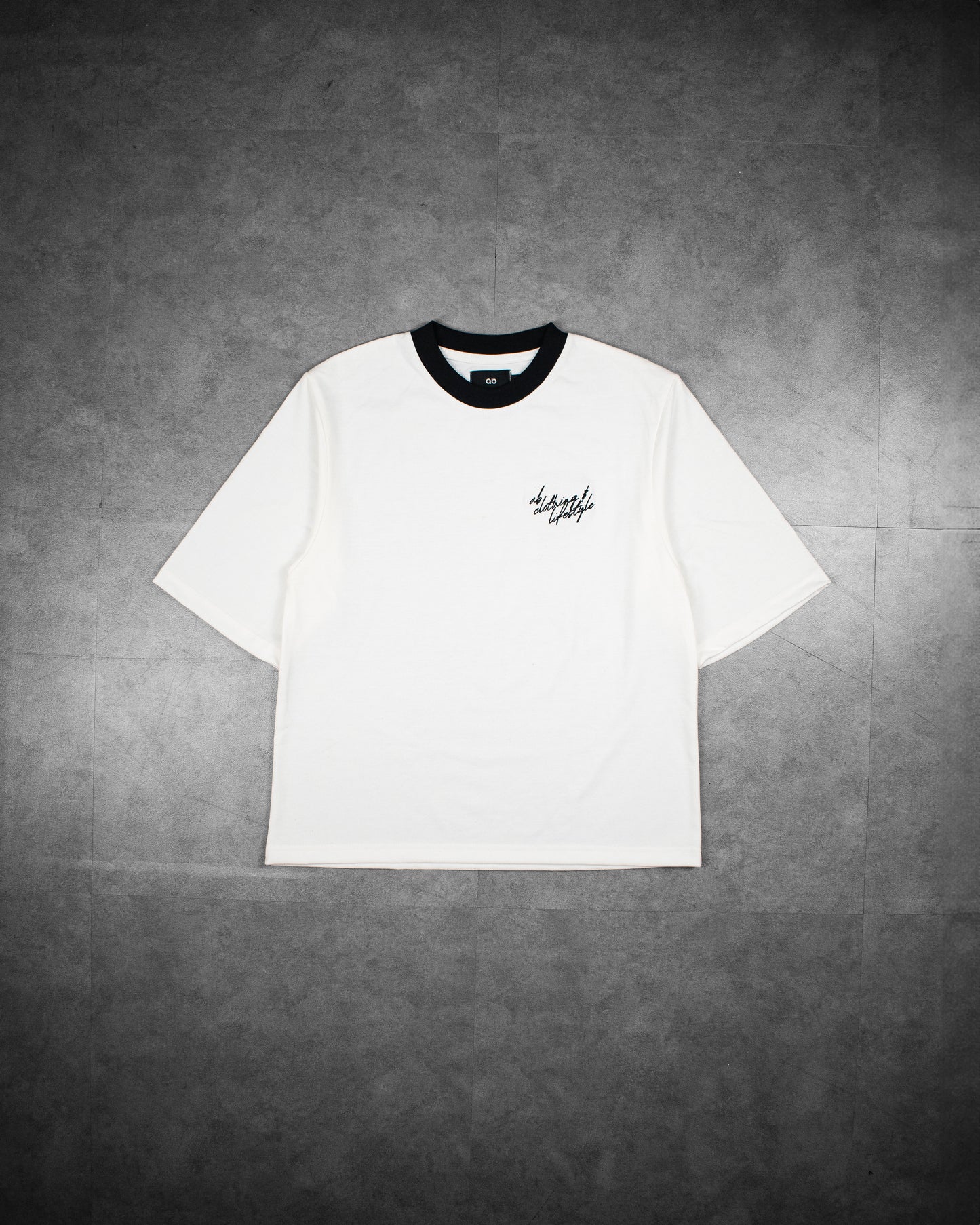 oversized tee | episode one | dual-tone with signature | classic 250gsm | cropped | black