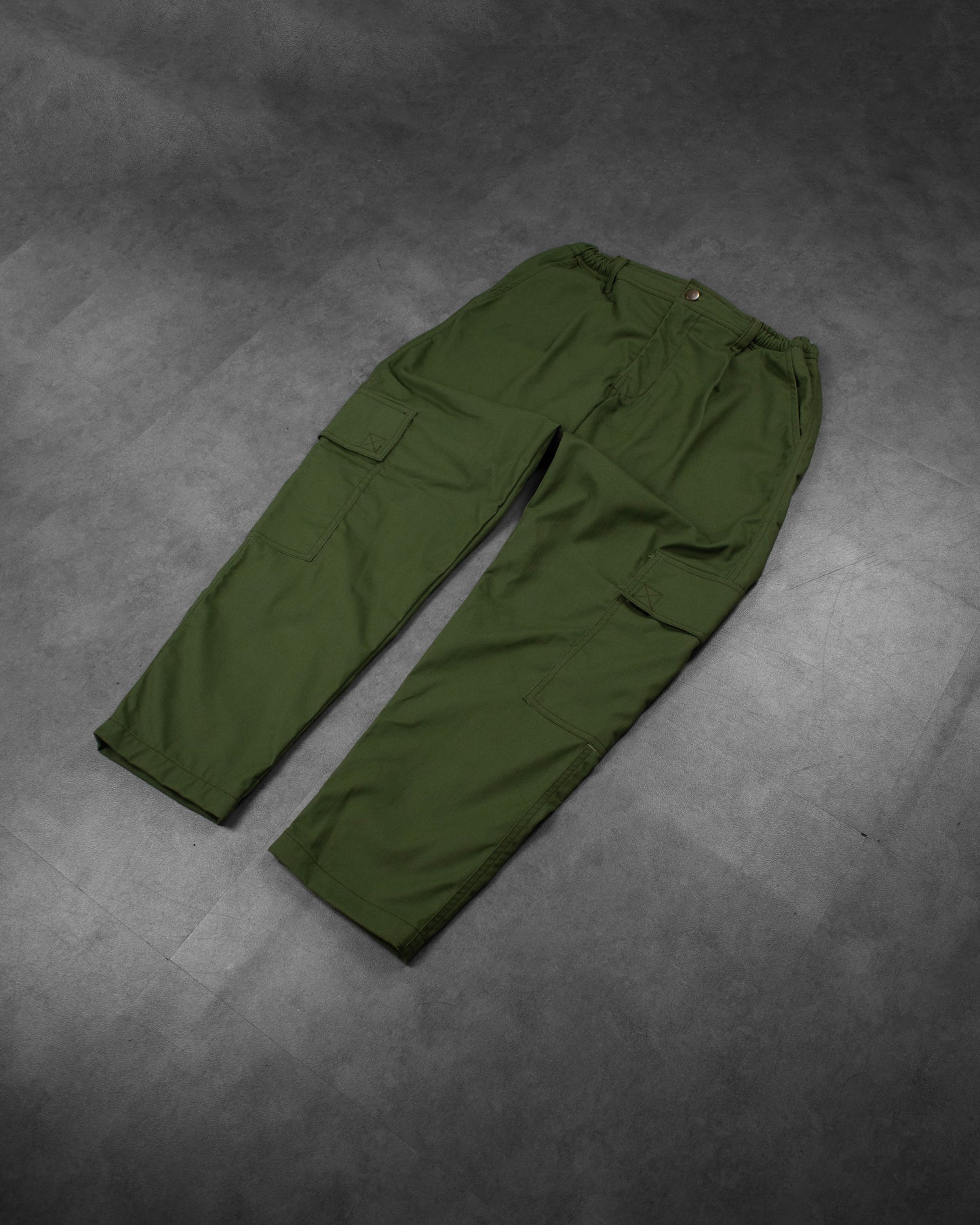 work trousers | utility hexa-pockets | hybrid belt-loop | loose-fit | classic twill | fern