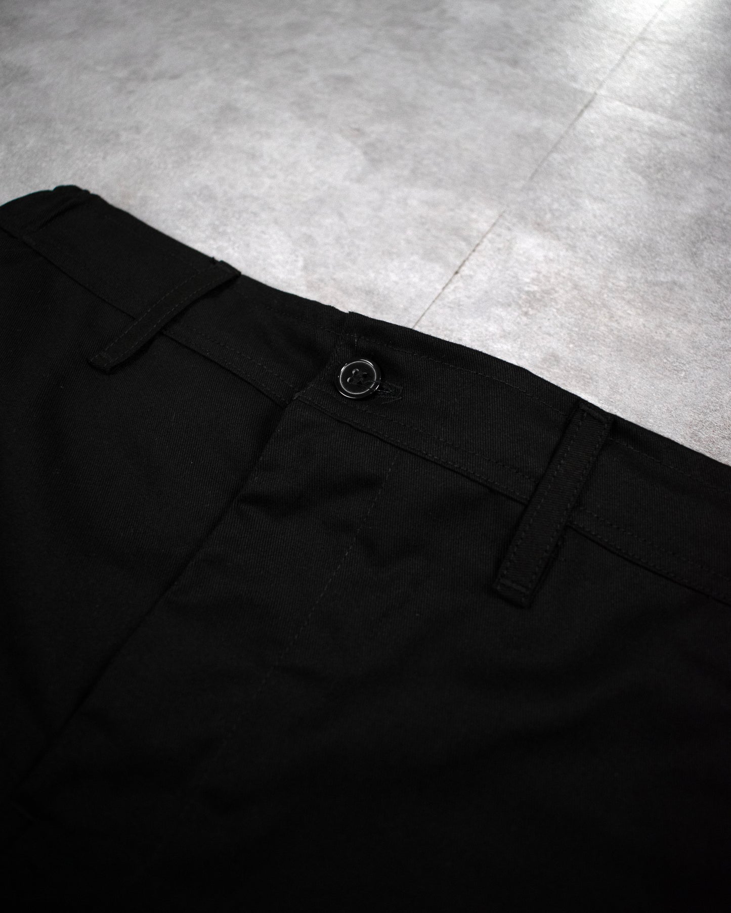 long shorts | hybrid belt-loop | below-knee | black