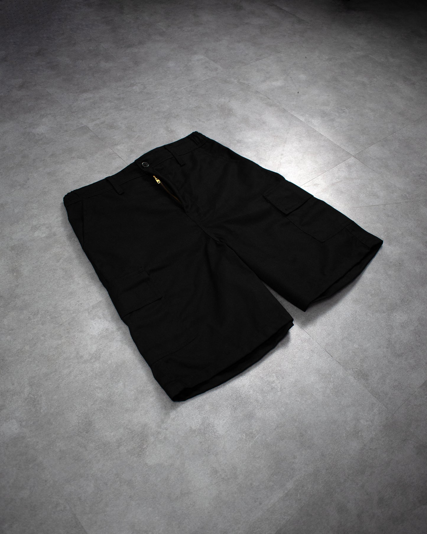 long shorts | hybrid belt-loop | below-knee | black