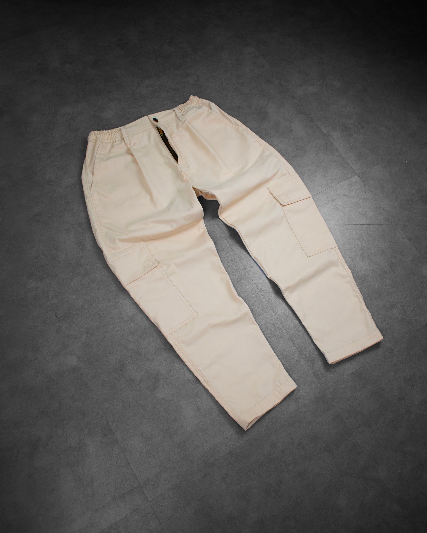 work trousers | utility hexa-pockets | hybrid belt-loop | loose-fit | classic twill | crème
