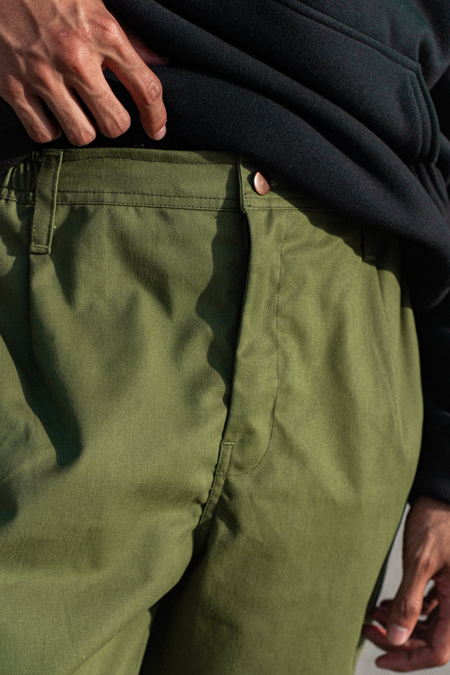 work trousers | hybrid belt-loop | loose-fit | classic twill | fern