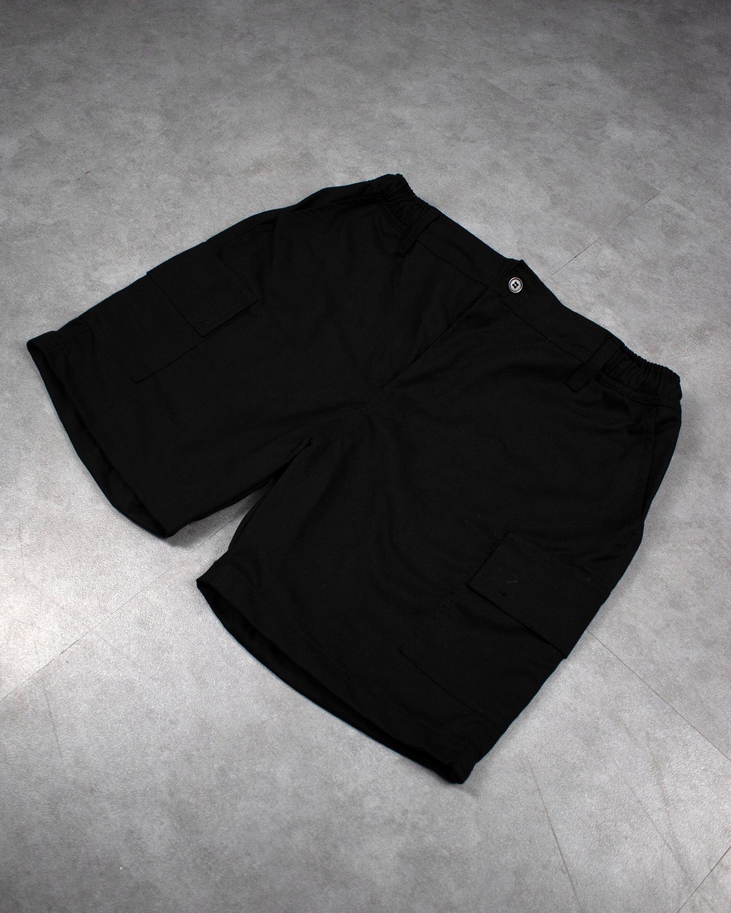 cargo shorts III | hybrid belt-loop | tailored | black