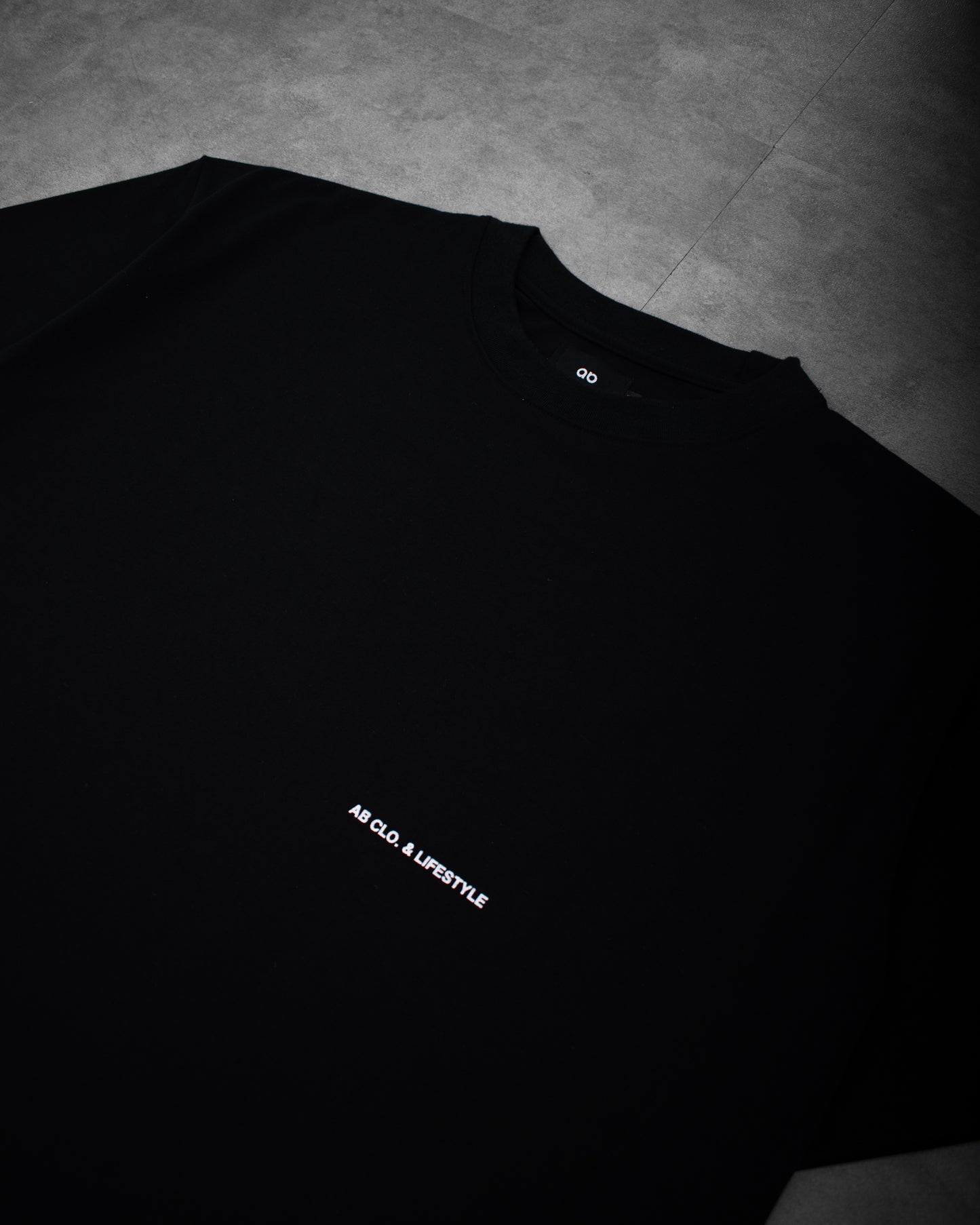 oversized tee | "cropped and box" fit | 260gsm | lifestyle shirt | black