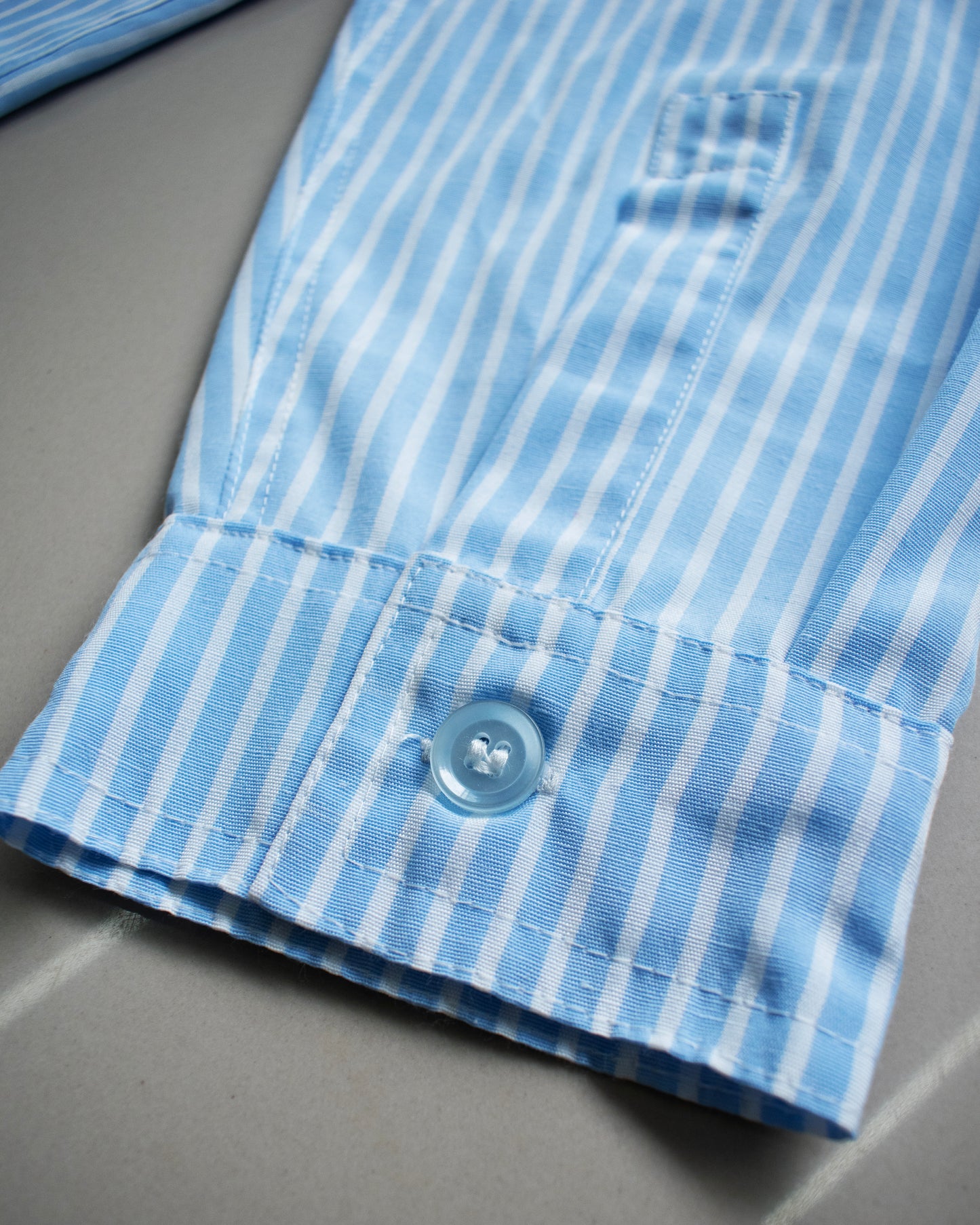 long sleeve shirt | button-down | cropped & loose-fit | retro striped | vintage cambric | sky