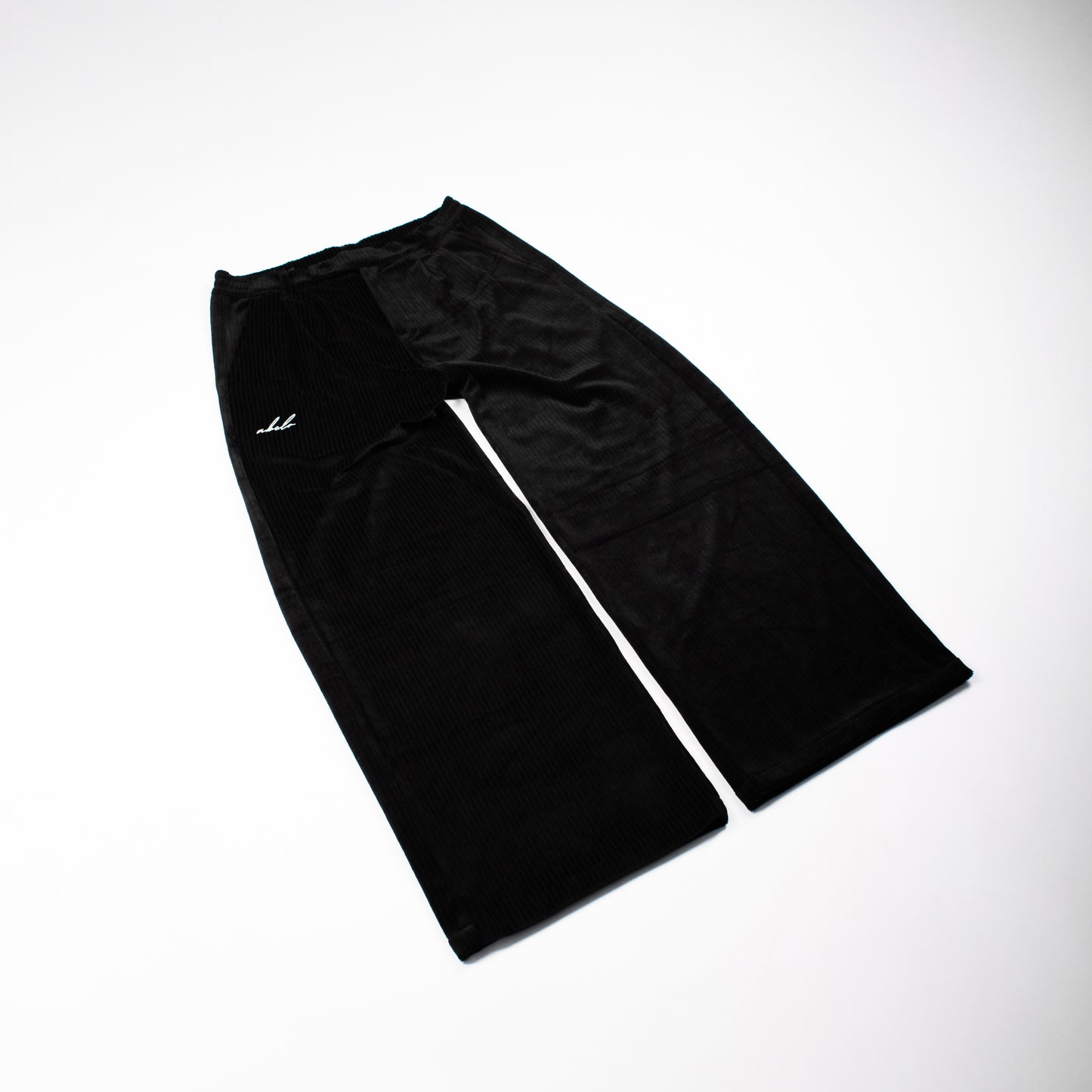 wide & straight pleated trousers | midnight cord