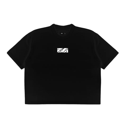 oversized tee | "cropped and box" fit | 250gsm | scénario | black